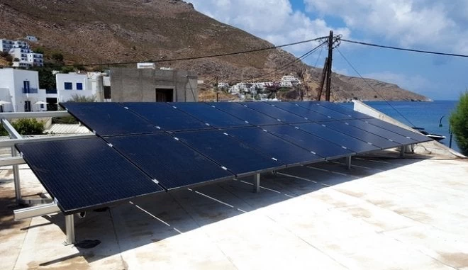 Ο πρώτος ηλιακός σταθμός φόρτισης ηλεκτρικών οχημάτων σε ελληνικό νησί